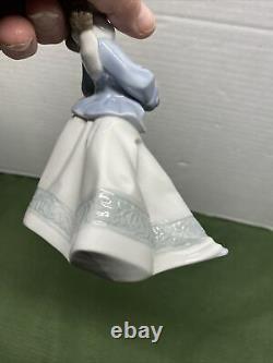 Lladro Nao Figure 7 1/2in Girl WithBread Great Condition