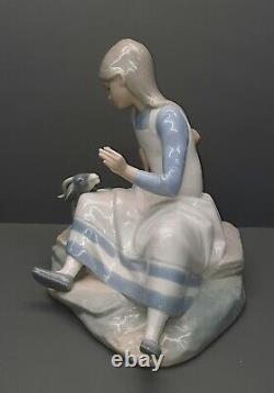 Lladro/Nao Figure Cecilia And Your Goat 971 24 CM
