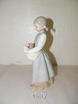 Lladro Nao Figure Girl Pigtails With Kittens Cat In Apron 9 Tall Figurine Good