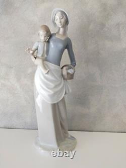 Lladro Nao Figure Mother With Child