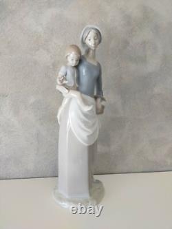 Lladro Nao Figure Mother With Child