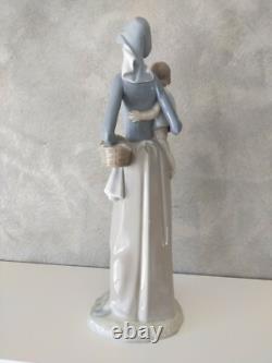 Lladro Nao Figure Mother With Child