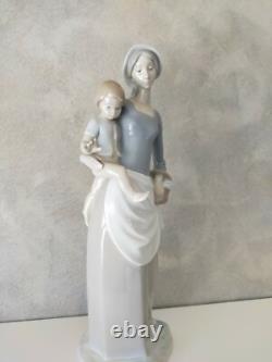 Lladro Nao Figure Mother With Child