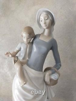 Lladro Nao Figure Mother With Child