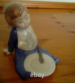 Lladro Nao Figure Of Boy With Plate Ex Cond Height 11 Cms