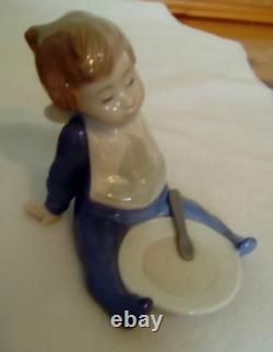 Lladro Nao Figure Of Boy With Plate Ex Cond Height 11 Cms