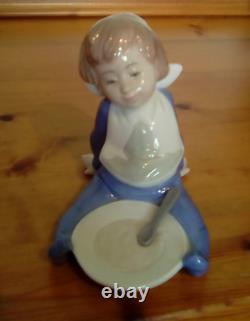 Lladro Nao Figure Of Boy With Plate Ex Cond Height 11 Cms