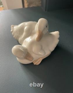 Lladro / Nao Figures Swan