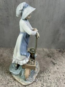 Lladro Nao Figurine 1983 DAISA Garden Girl #410 Farm Wheelbarrow Shovel 7.75