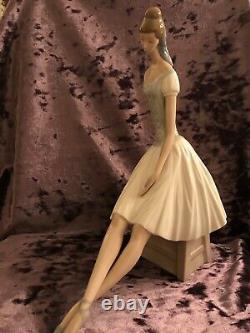 Lladro Nao Figurine Ballerina Ballet Dancer Seated/resting