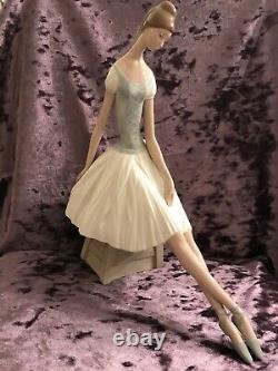 Lladro Nao Figurine Ballerina Ballet Dancer Seated/resting