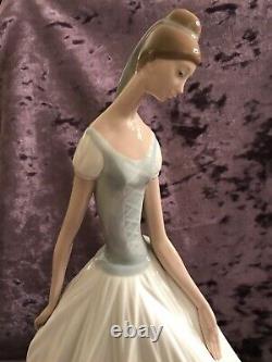 Lladro Nao Figurine Ballerina Ballet Dancer Seated/resting