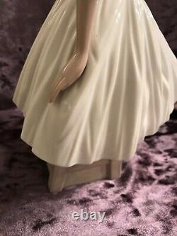 Lladro Nao Figurine Ballerina Ballet Dancer Seated/resting