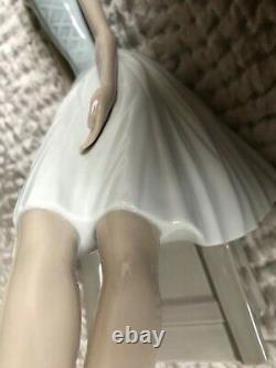 Lladro Nao Figurine Ballerina Ballet Dancer Seated/resting