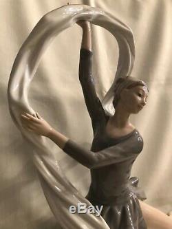 Lladro Nao Figurine Ballerina With Veil Dancer