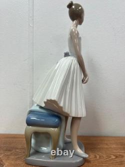 Lladro Nao Figurine Daisa 1983 Dance Ballerina Dance Standing Stool