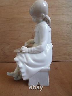 Lladro Nao Figurine No. 117 School Girl doing ABC on Slate Retired Figure