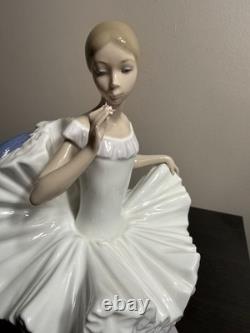 Lladro Nao Girl Playing Flute Figurine Spain 1983 Porcelain