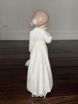 Lladro Nao Girl With Doll #01108 Porcelain Figurine Spain Mint Condition With Box