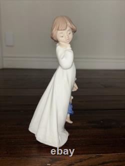 Lladro Nao Girl With Doll #01108 Porcelain Figurine Spain Mint Condition With Box