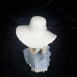 Lladro Nao Girl with Straw Hat Figurine La Pamela #02010229 Vintage 1992