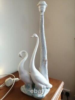 Lladro Nao Graceful and Charming Duo Love Swans Lamp #525