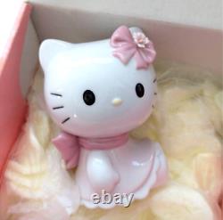 Lladro Nao Hello Kitty Sanrio Figure Ribbon Interior Porcelain Gift Collection