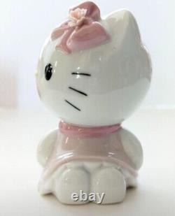 Lladro Nao Hello Kitty Sanrio Figure Ribbon Interior Porcelain Gift Collection