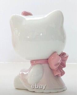 Lladro Nao Hello Kitty Sanrio Figure Ribbon Interior Porcelain Gift Collection