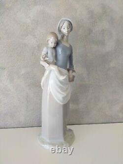 Lladro Nao Mother with Child Figure