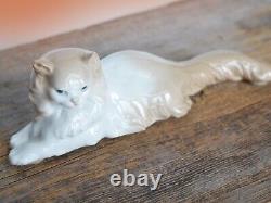 Lladro Nao Persian Angora Cat Laying Down Porcelain Figurine Made in Spain
