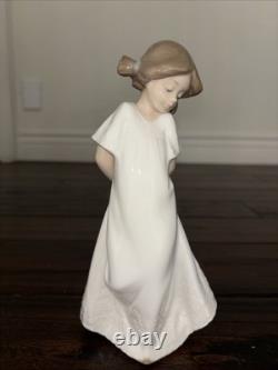 Lladro Nao Porcelain Figurine #01109 Girl Spain Mint Condition With Original Box