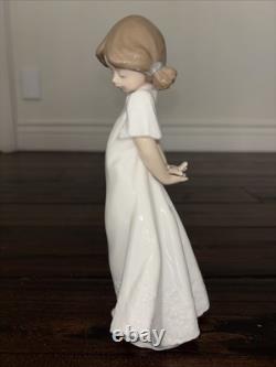 Lladro Nao Porcelain Figurine #01109 Girl Spain Mint Condition With Original Box