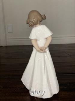 Lladro Nao Porcelain Figurine #01109 Girl Spain Mint Condition With Original Box