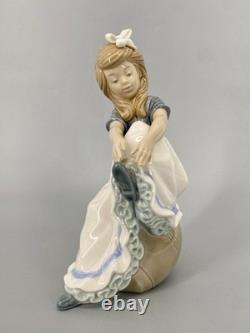 Lladro Nao Porcelain Figurine Girl Tying Shoe Girl Vintage