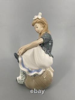 Lladro Nao Porcelain Figurine Girl Tying Shoe Girl Vintage