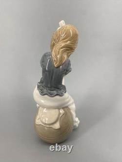 Lladro Nao Porcelain Figurine Girl Tying Shoe Girl Vintage