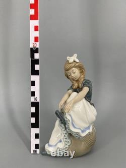 Lladro Nao Porcelain Figurine Girl Tying Shoe Girl Vintage