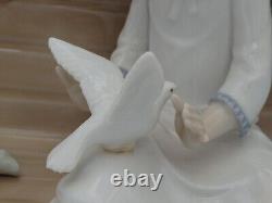 Lladro Nao Porcelain Figurine Girl on Bench Feeding Birds Doves Handmade Spain