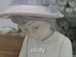 Lladro Nao Porcelain Figurine Girl on Bench Feeding Birds Doves Handmade Spain