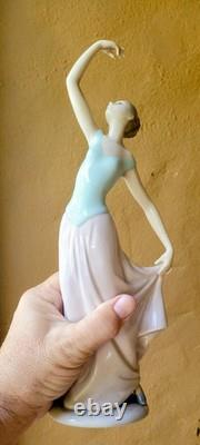 Lladro Nao Porcelain Figurine The Dance is Over Elegant Ballerina #1204 RETIRED