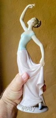 Lladro Nao Porcelain Figurine The Dance is Over Elegant Ballerina #1204 RETIRED