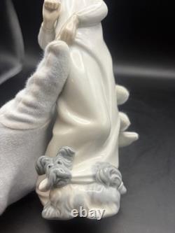 Lladró Nao Porcelain Girl Figurine White Glossy Hand Painted 10 in