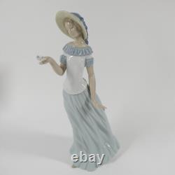 Lladro Nao The Butterfly's Dance Figurine withBox Girl Holding Butterfly 1398