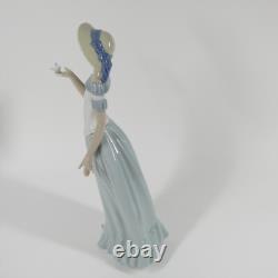 Lladro Nao The Butterfly's Dance Figurine withBox Girl Holding Butterfly 1398