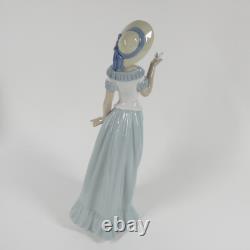 Lladro Nao The Butterfly's Dance Figurine withBox Girl Holding Butterfly 1398