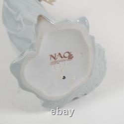 Lladro Nao The Butterfly's Dance Figurine withBox Girl Holding Butterfly 1398