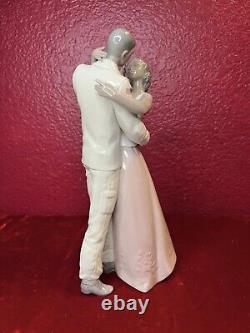 Lladro Nao, Welcome Home Couple Figurine #1606