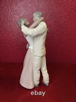 Lladro Nao, Welcome Home Couple Figurine #1606