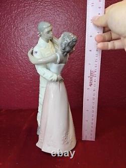 Lladro Nao, Welcome Home Couple Figurine #1606